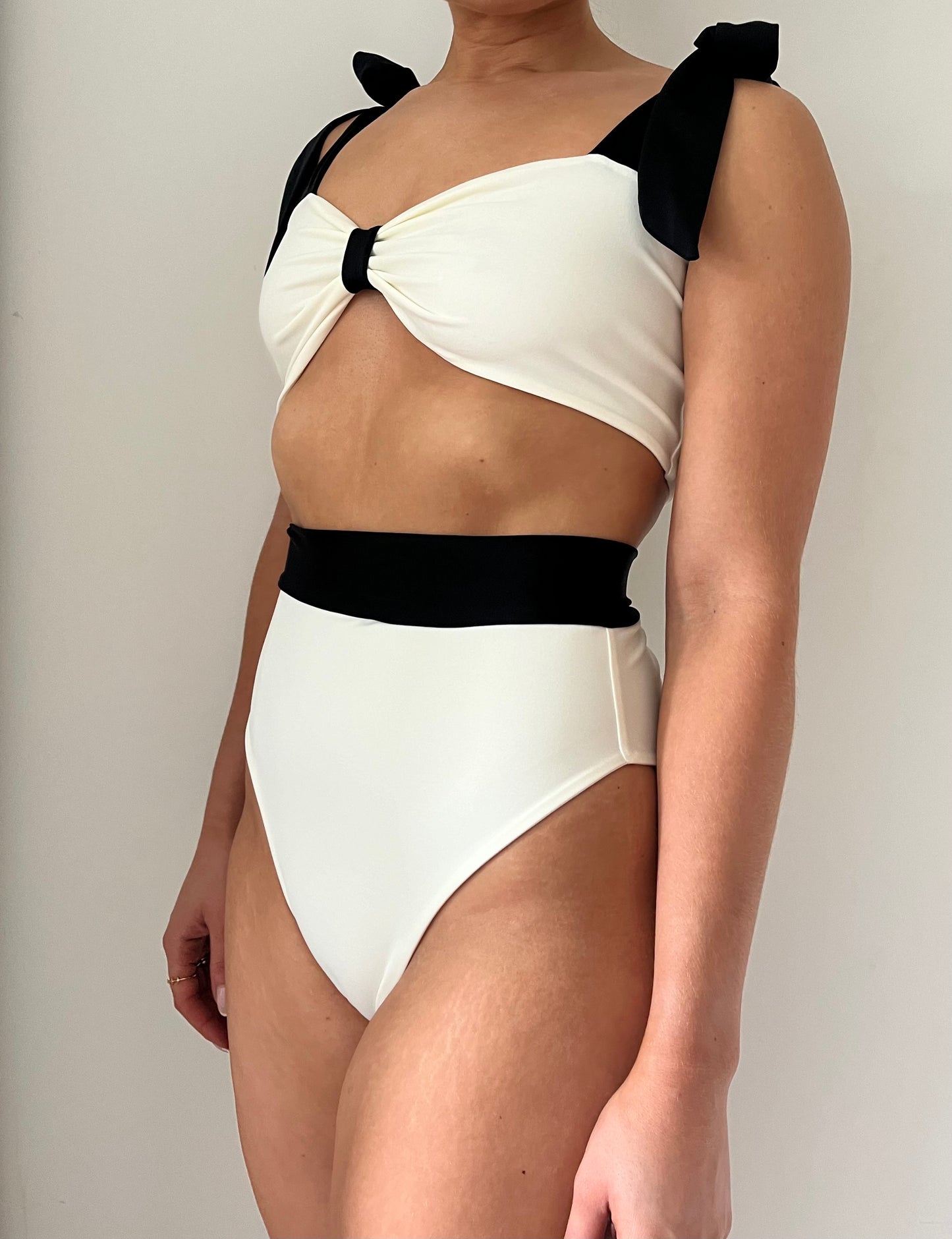 CONTRAST HIGH WAISTED SET