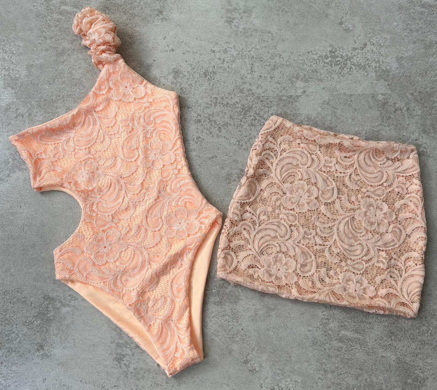 PEACH LACE SKIRT
