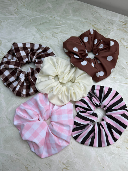OVERSIZED SCRUNCHIE